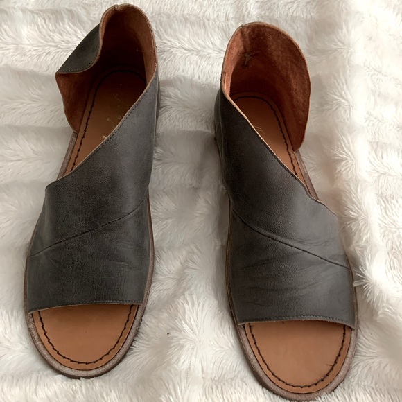 Free People Shoes - FREE PEOPLE size 37.5 made in Spain, distressed gray leather